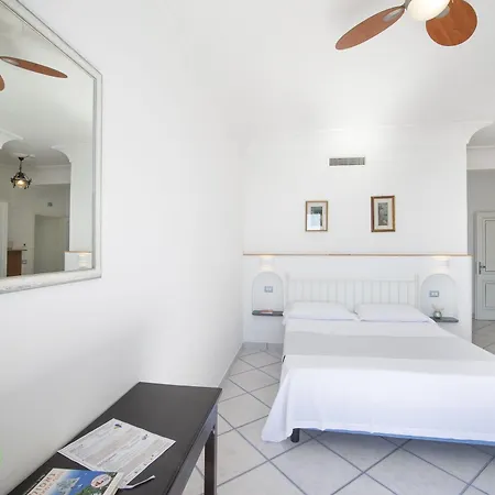 Maresca Hotel